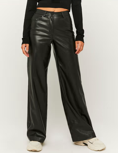 Pantalones negros anchos de cuero